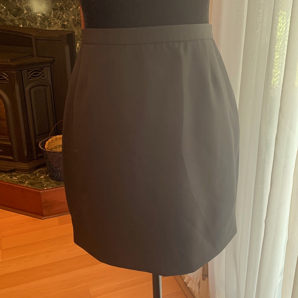 Women’s BEBE Black Slim Skirt. Size 8